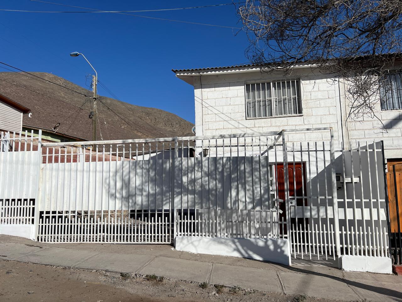  POBLACION LOS VOLCANES - CASA REFACCIONADA.-