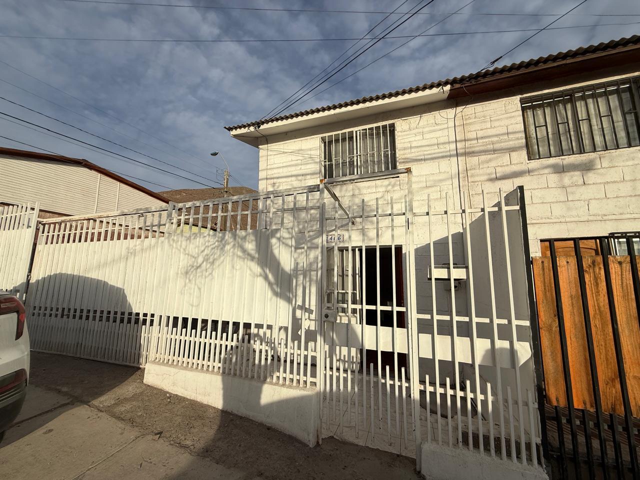 POBLACION LOS VOLCANES - CASA REFACCIONADA.-