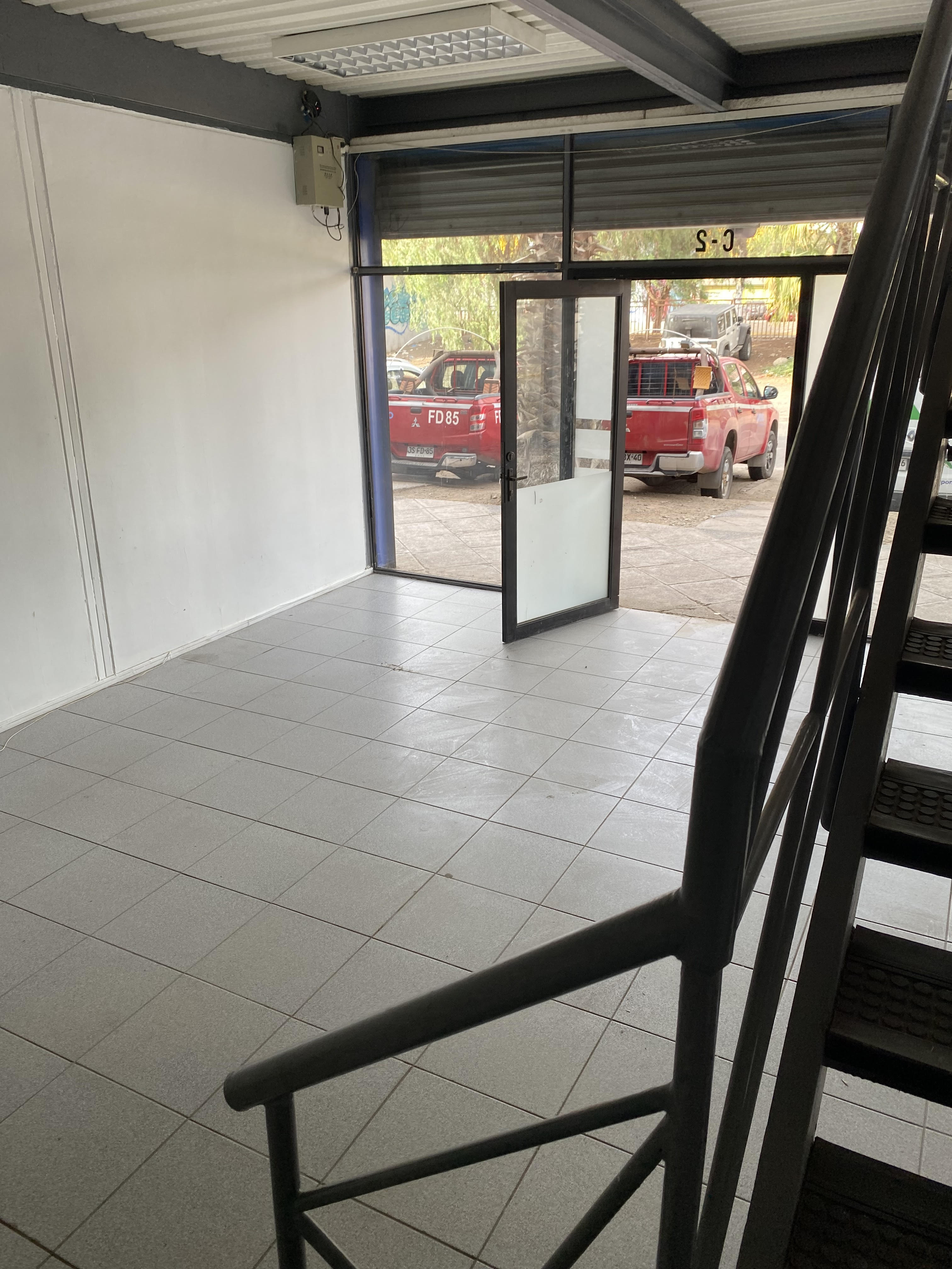 LOCAL/OFICINA - CENTRO COMERCIAL PUERTA SUR.-