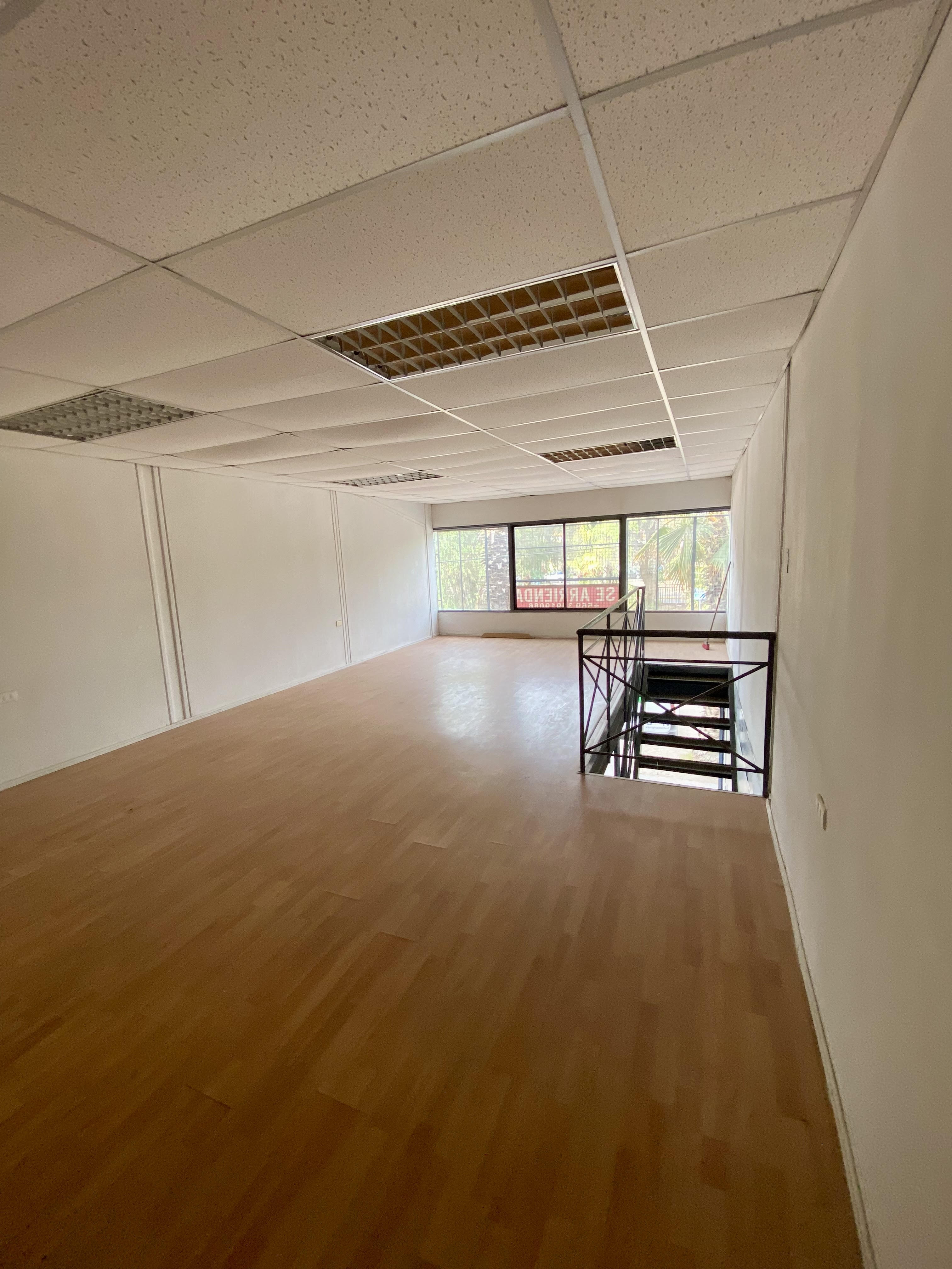 LOCAL/OFICINA - CENTRO COMERCIAL PUERTA SUR.-