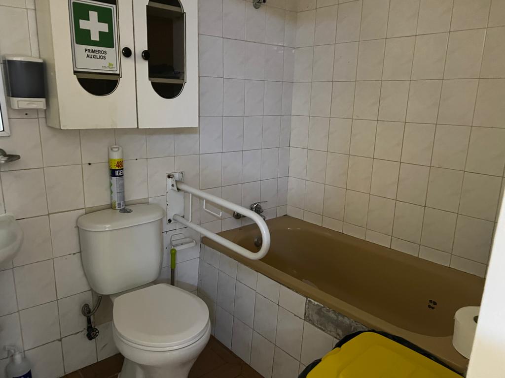 EXCELENTE INVERSION - CASA EN CALLE LOS CARRERA.-