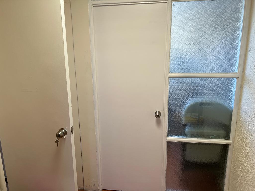 EXCELENTE INVERSION - CASA EN CALLE LOS CARRERA.-