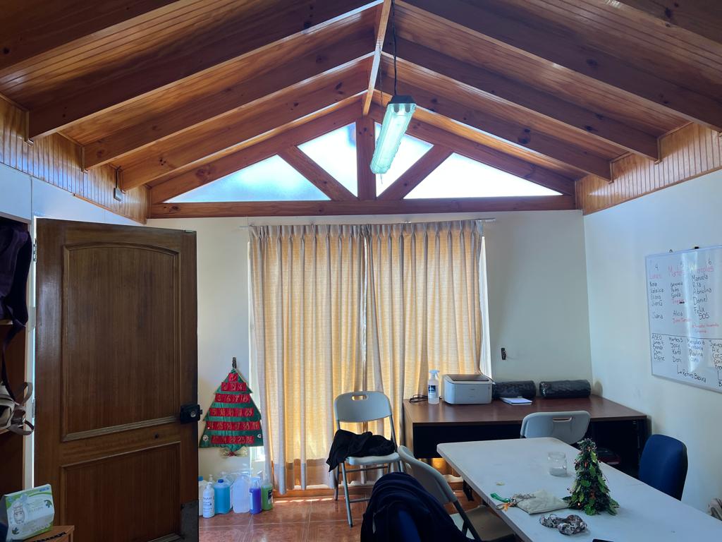 EXCELENTE INVERSION - CASA EN CALLE LOS CARRERA.-