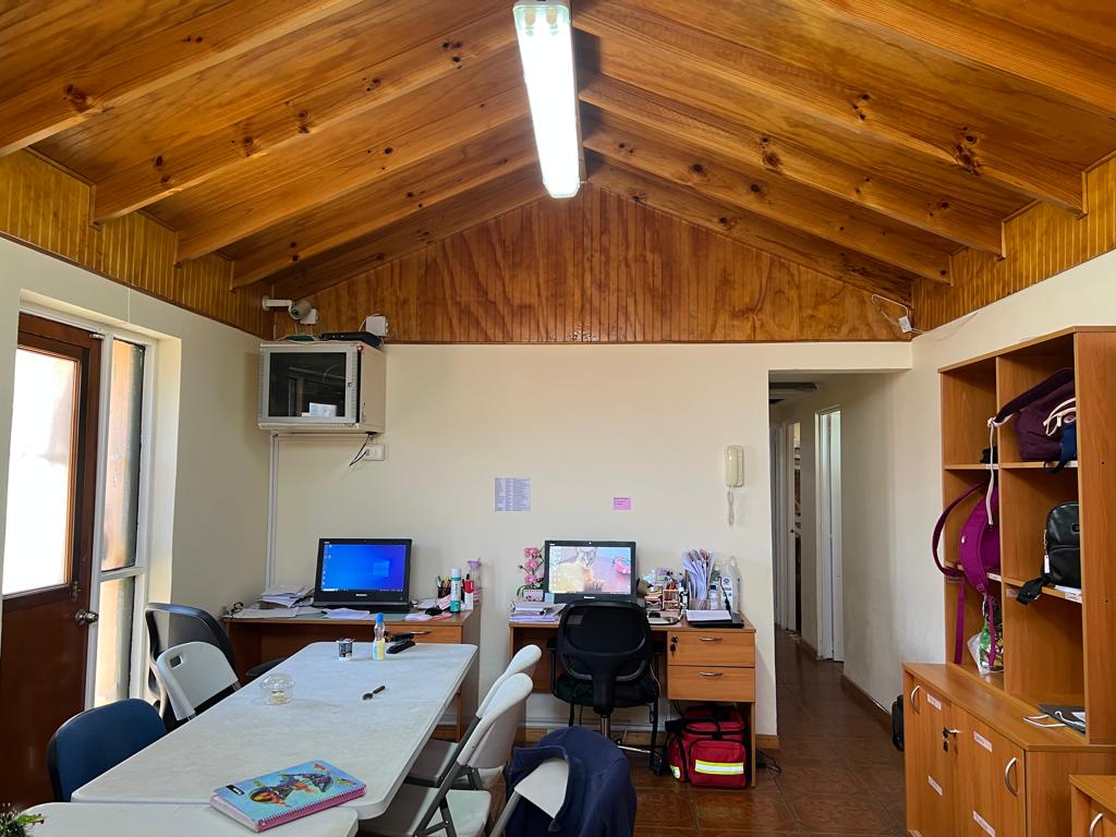 EXCELENTE INVERSION - CASA EN CALLE LOS CARRERA.-