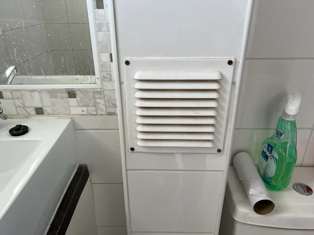 EXCELENTE INVERSION - CASA EN CALLE LOS CARRERA.-