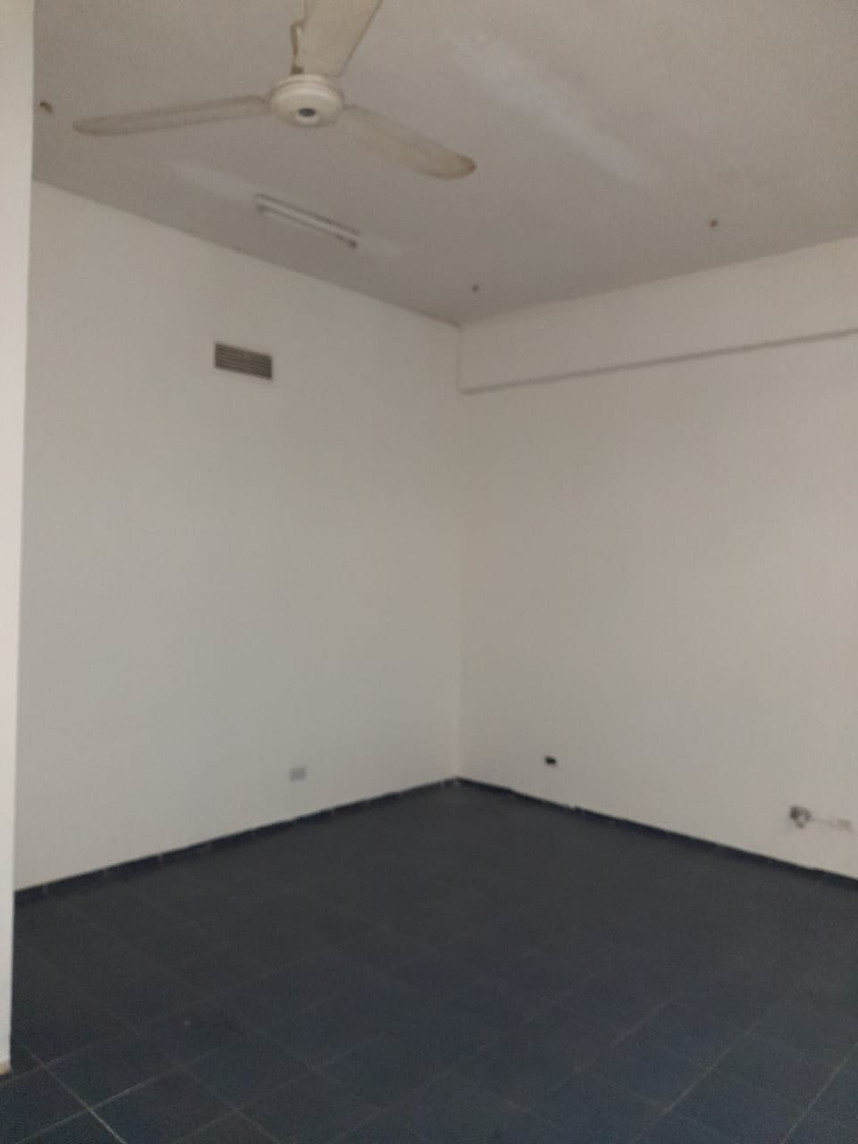 LOCAL COMERCIAL - PLAZA REAL.-