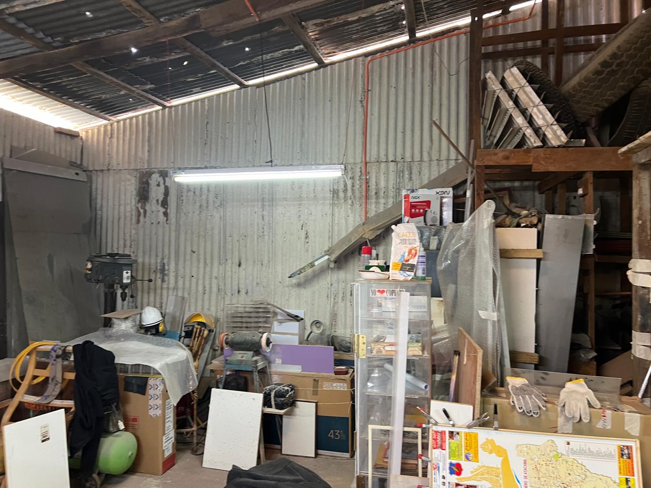 GRAN LOCAL COMERCIAL PLENO CENTRO - CALLE LOS CARRERA.-