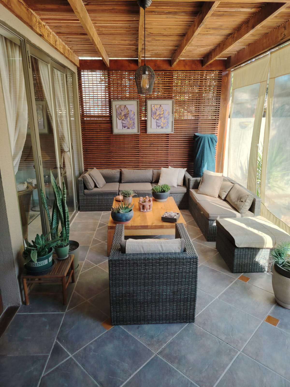 VILLA EL PINAR - EXCLUSIVA CASA.-