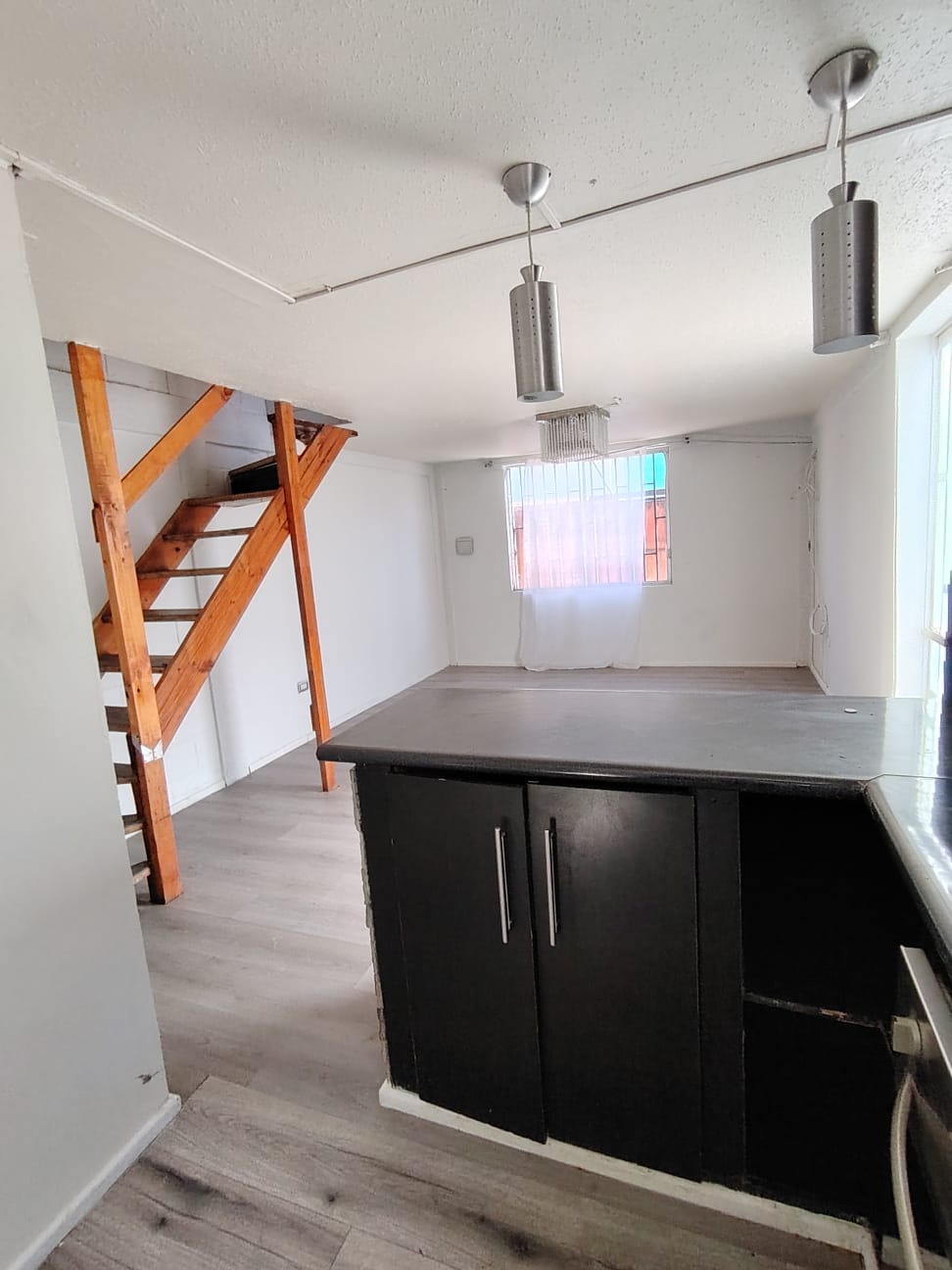 ARRIENDO CASA REFACCIONADA 2 PISOS- EL PALOMAR