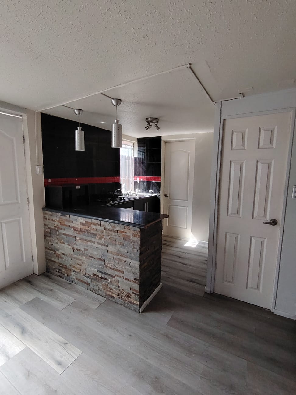 ARRIENDO CASA REFACCIONADA 2 PISOS- EL PALOMAR