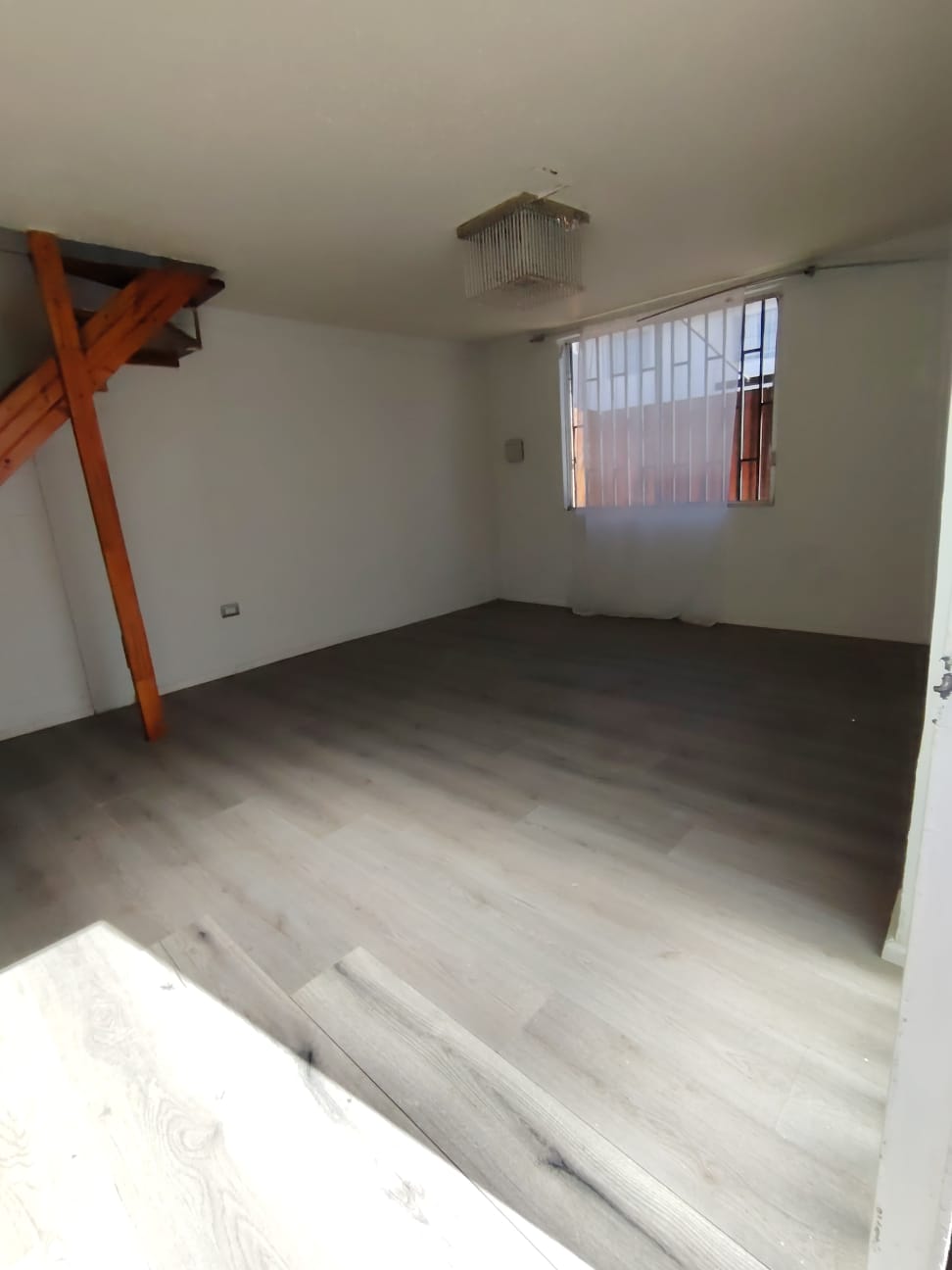 ARRIENDO CASA REFACCIONADA 2 PISOS- EL PALOMAR