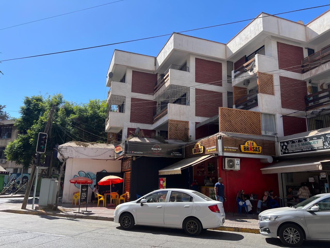 LOCAL COMERCIAL A PASOS DE PLAZA DE ARMAS.-