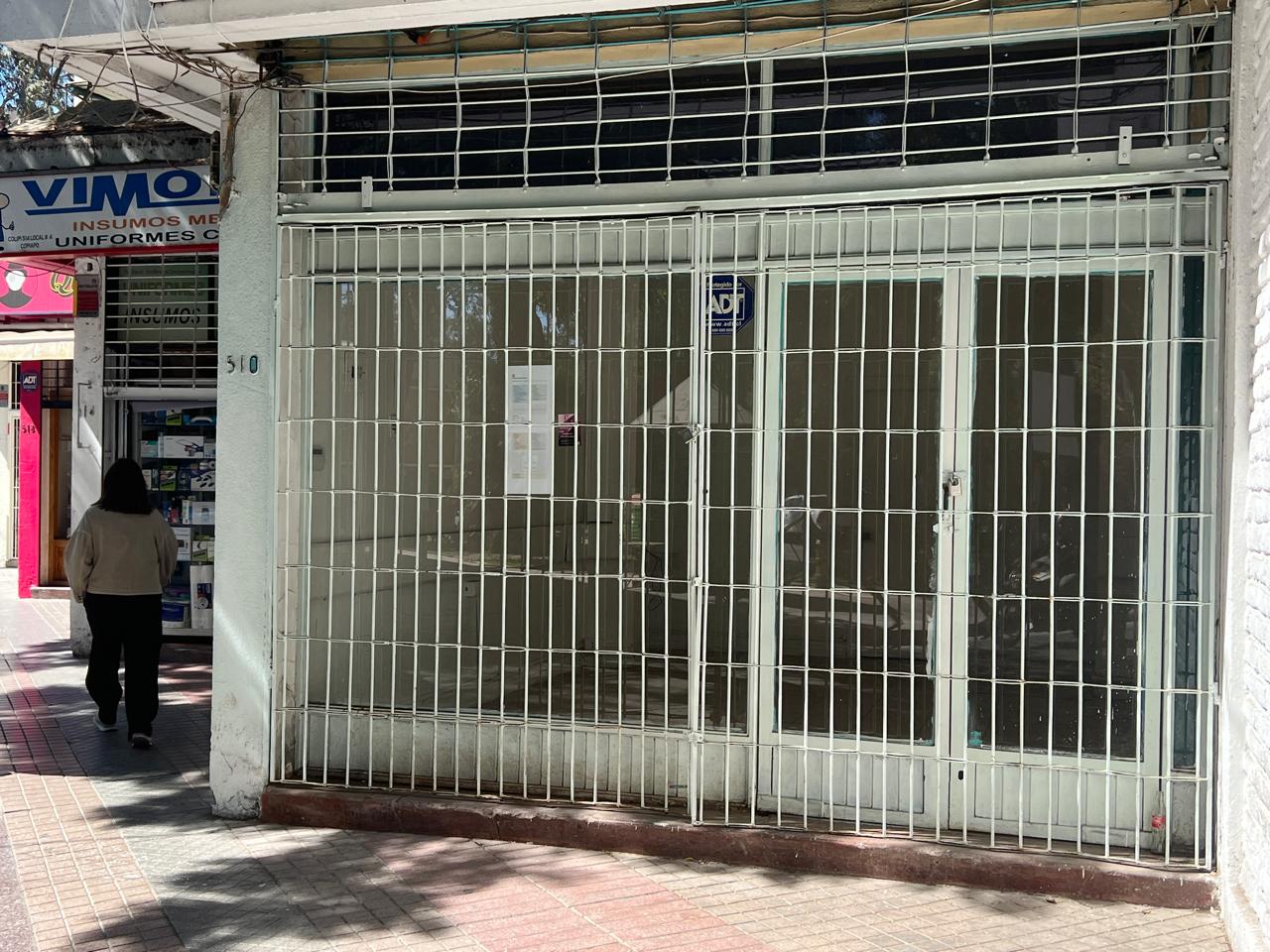 LOCAL COMERCIAL A PASOS DE PLAZA DE ARMAS.-