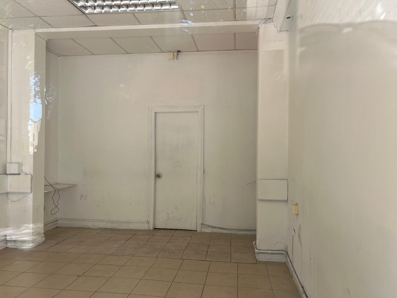 LOCAL COMERCIAL A PASOS DE PLAZA DE ARMAS.-