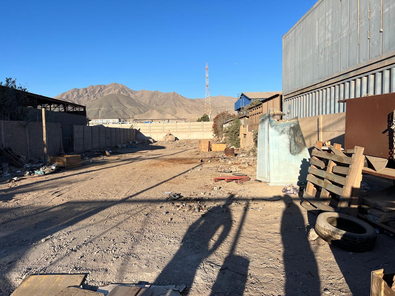 EXCELENTE TERRENO/GALPON Y CASA-BARRIO INDUSTRIAL PAIPOTE.-