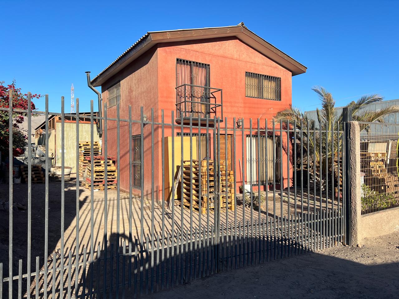 EXCELENTE TERRENO/GALPON Y CASA-BARRIO INDUSTRIAL PAIPOTE.-