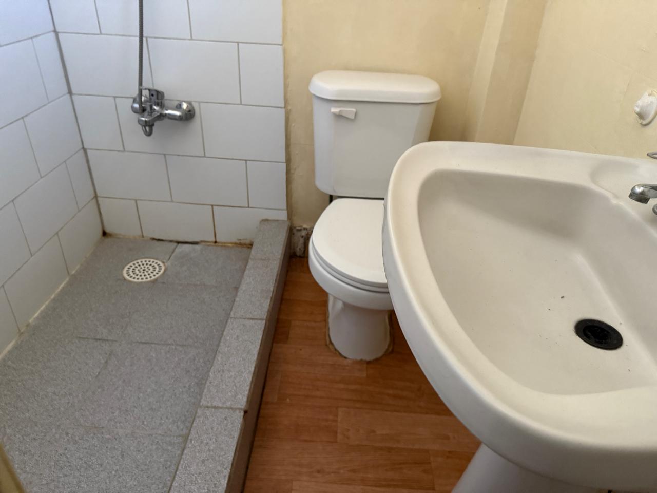 SOLO EMPRESAS - GRAN HOSTAL - AV. CIRCUNVALACION.-