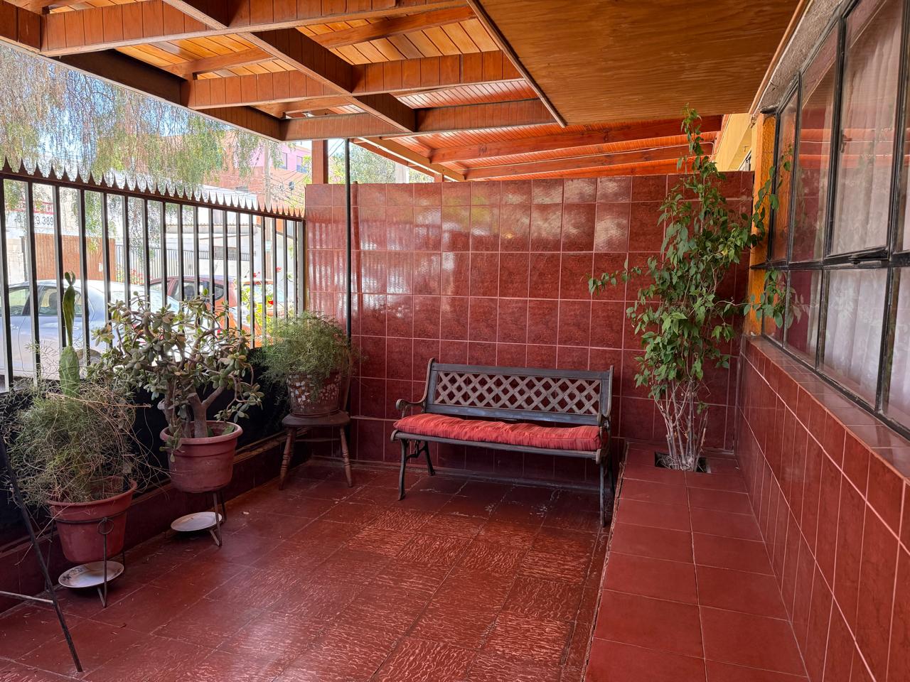 EXCELENTE INVERSION A PASOS DE TRIBUNALES.-