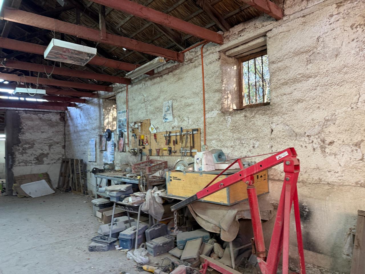 OFICINA MAS GALPONES - CALLE ATACAMA.-