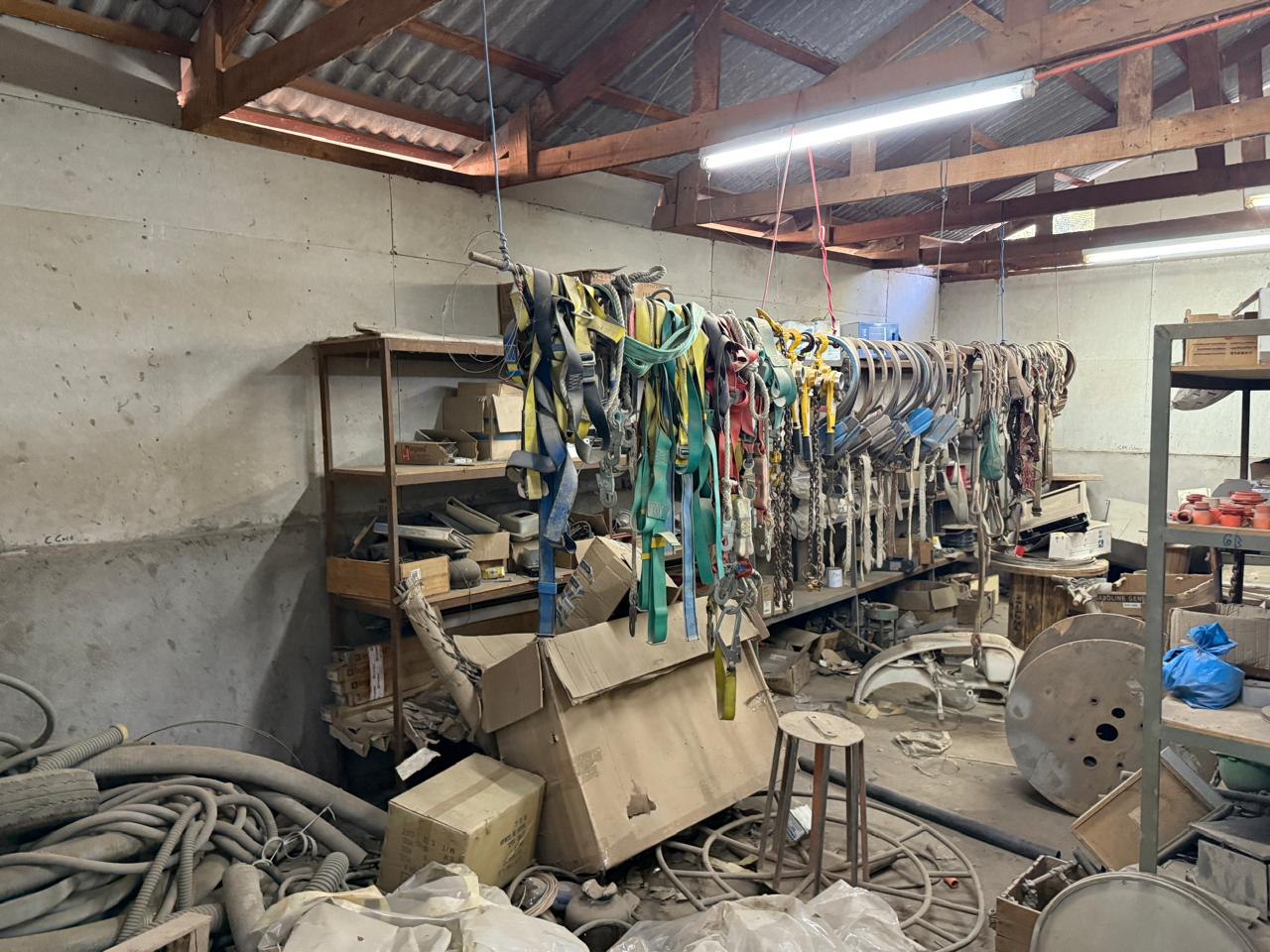 OFICINA MAS GALPONES - CALLE ATACAMA.-