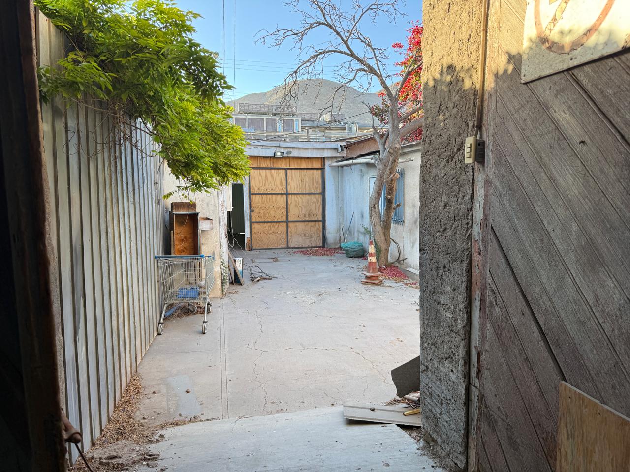 OFICINA MAS GALPONES - CALLE ATACAMA.-