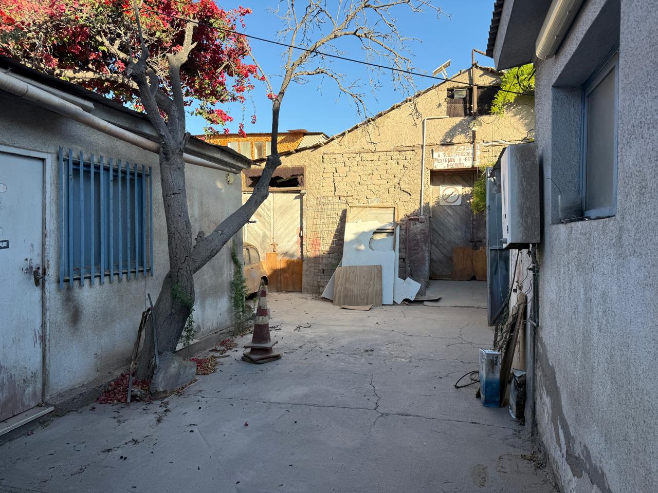 OFICINA MAS GALPONES - CALLE ATACAMA.-