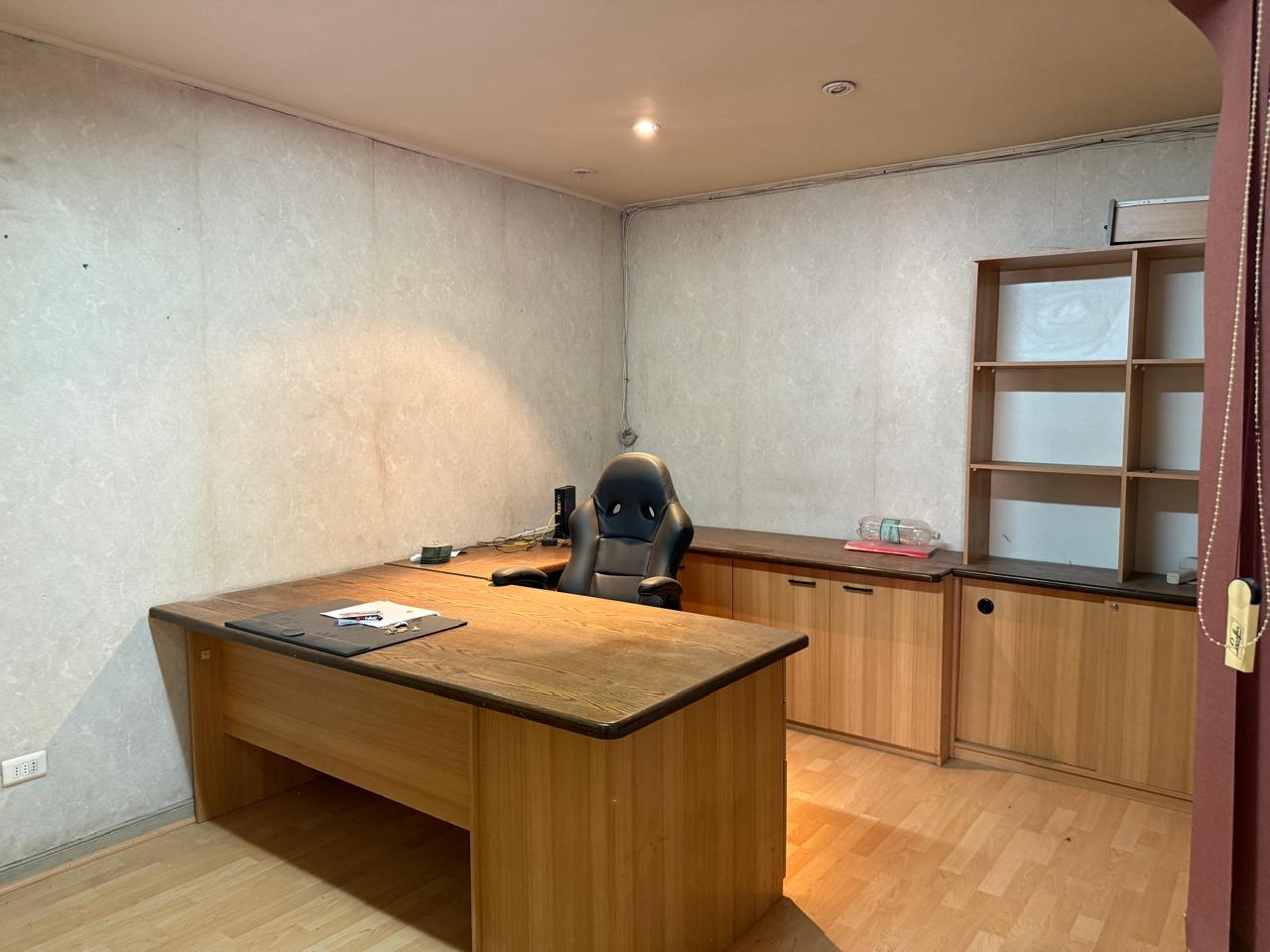 OFICINA MAS GALPONES - CALLE ATACAMA.-