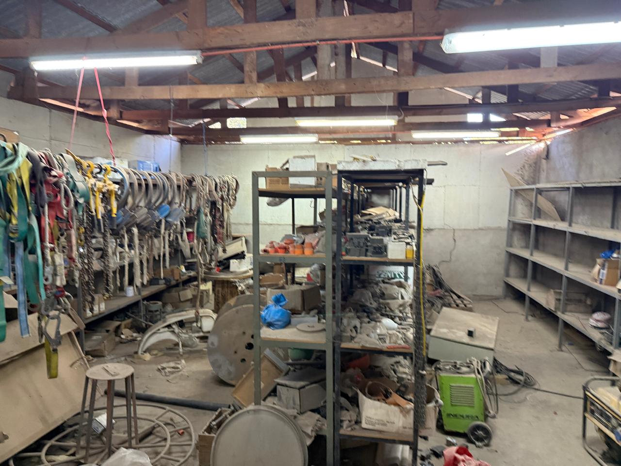 OFICINA MAS GALPONES - CALLE ATACAMA.-