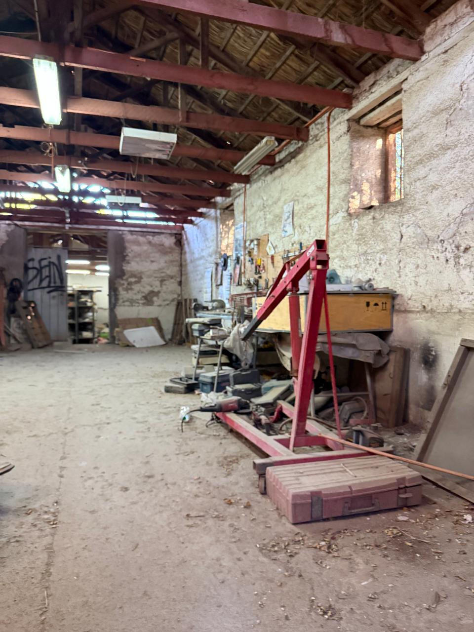 OFICINA MAS GALPONES - CALLE ATACAMA.-