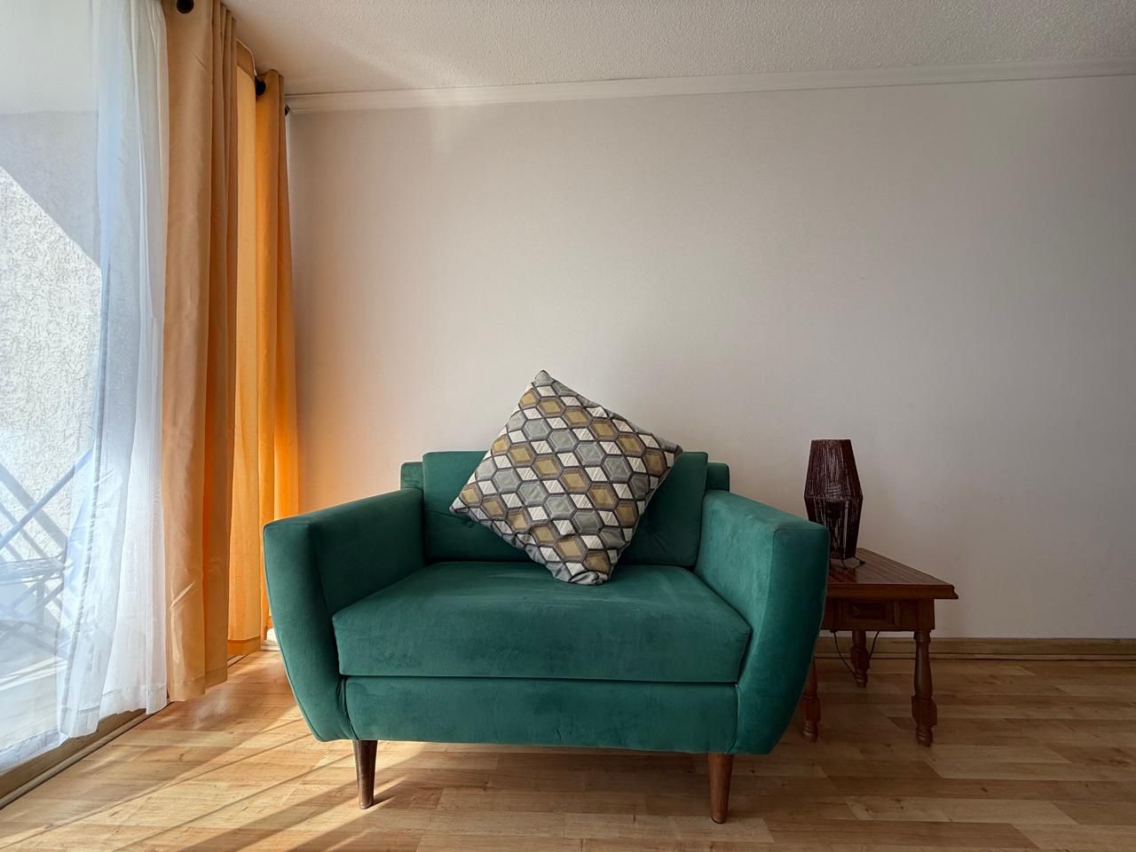 CONDOMINIO INNOVA - AMOBLADO PRIMER PISO.- 