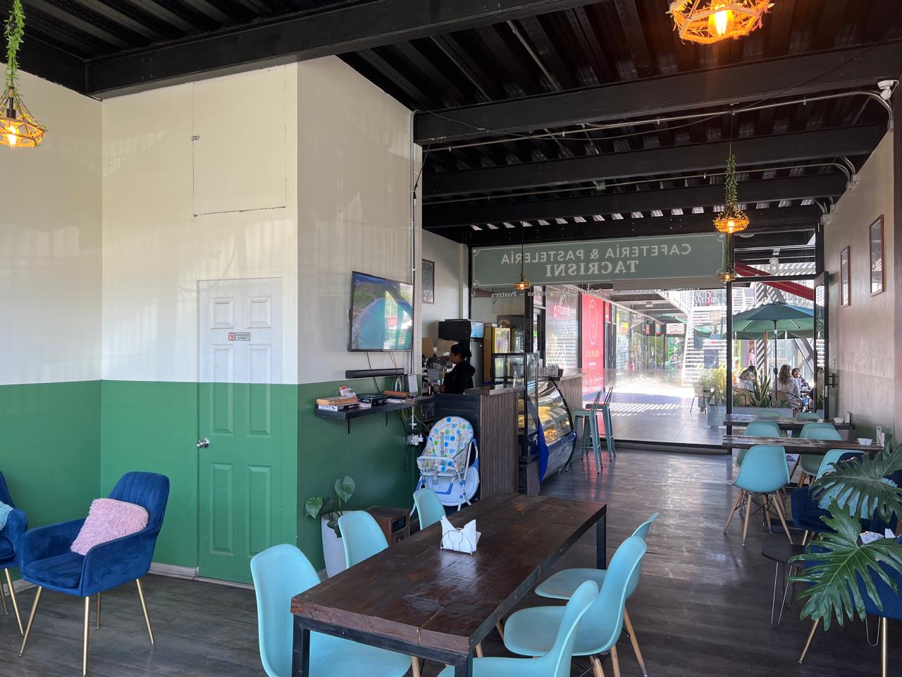 ESPECTACULAR LOCAL COMERCIAL PORTAL LA CHIMBA