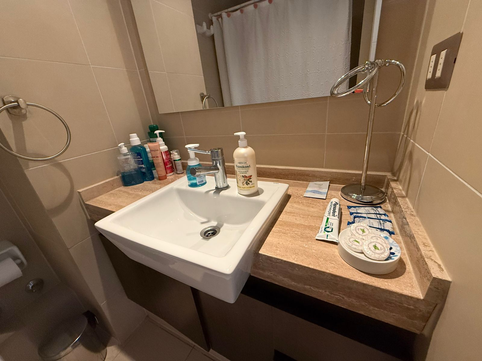 CONDOMINIO INNOVA - AMOBLADO PRIMER PISO.- 