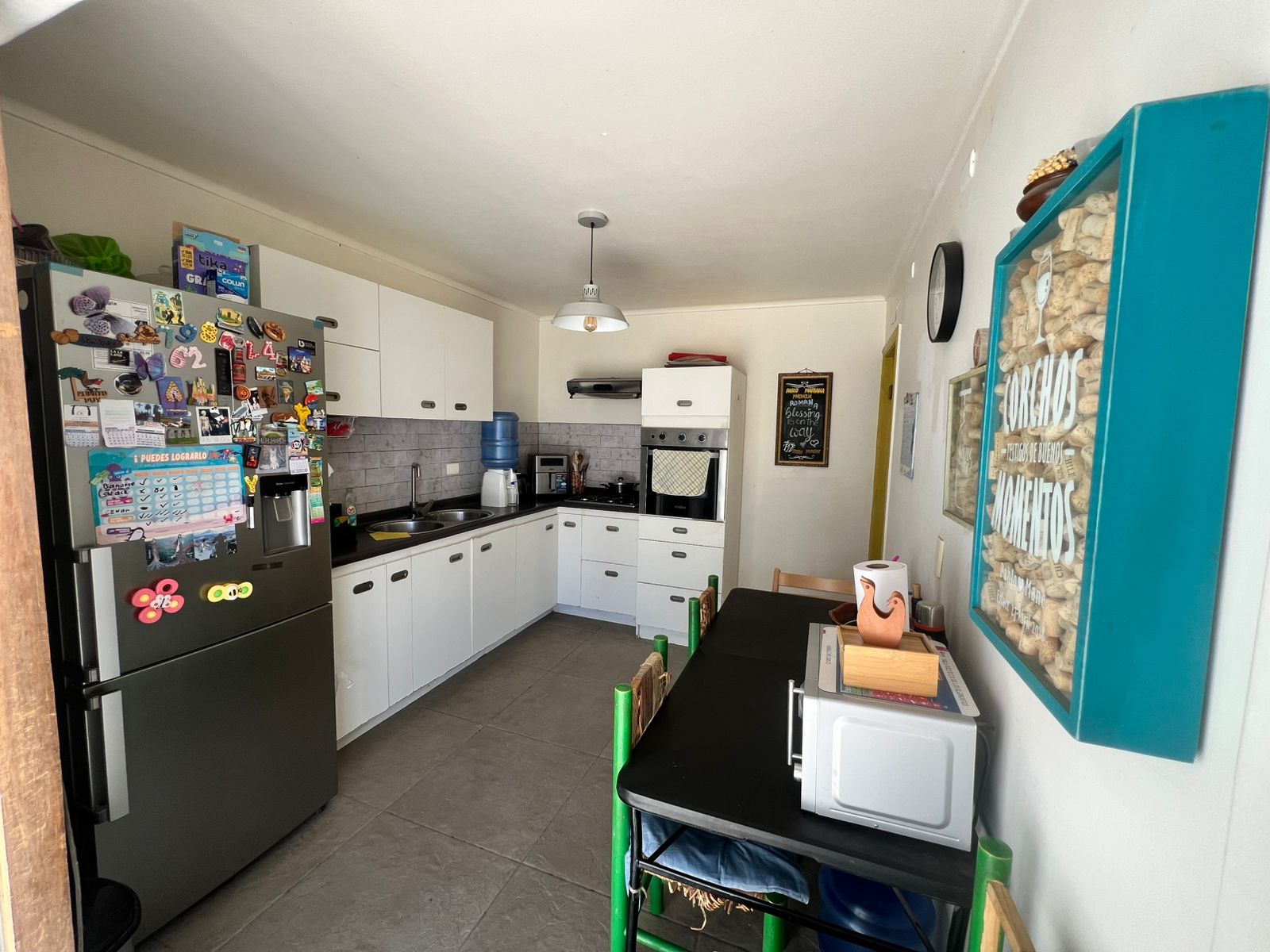 AMPLIA CASA AVENIDA SAN ROMAN.-