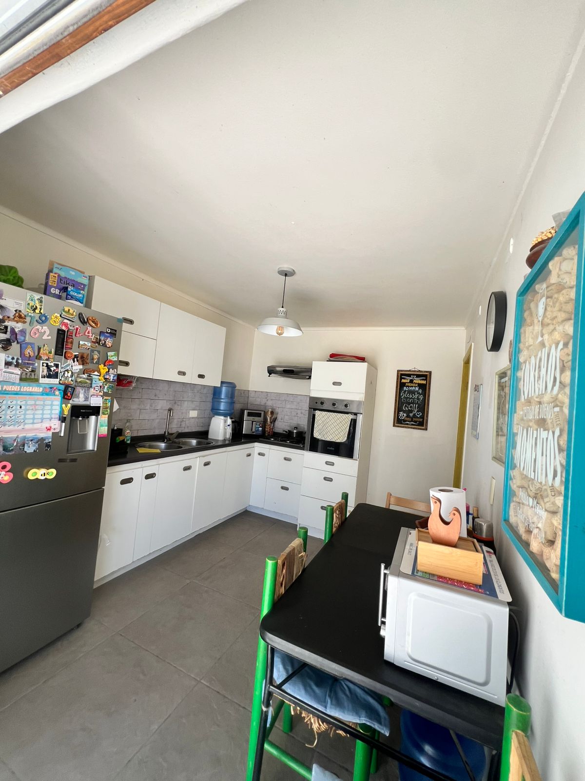 AMPLIA CASA AVENIDA SAN ROMAN.-