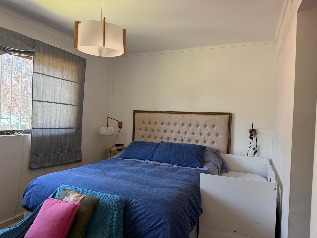 AMPLIA CASA AVENIDA SAN ROMAN.-