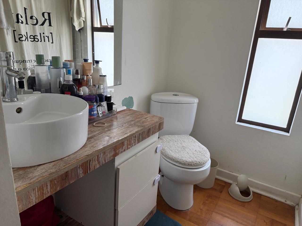 AMPLIA CASA AVENIDA SAN ROMAN.-