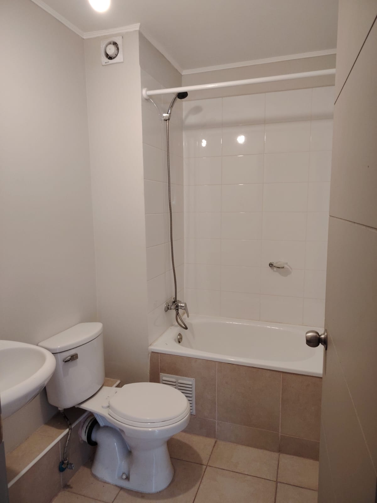 EXCELENTE DEPTO. PRIMER PISO COND.NUEVO SOL (FRENTE COLEGIO SAN AGUSTIN)