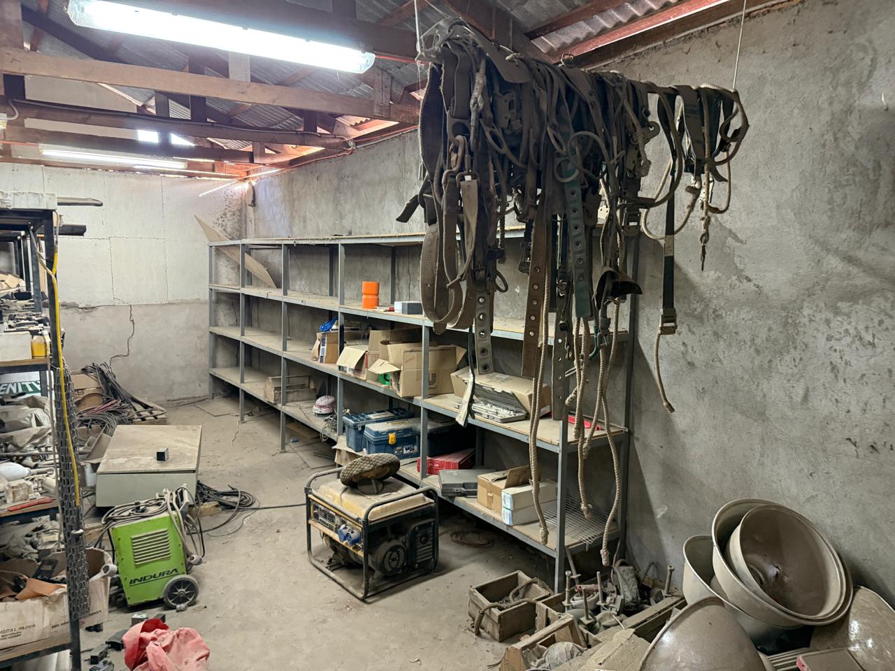 CASA OFICINA CALLE YERBAS BUENAS.-