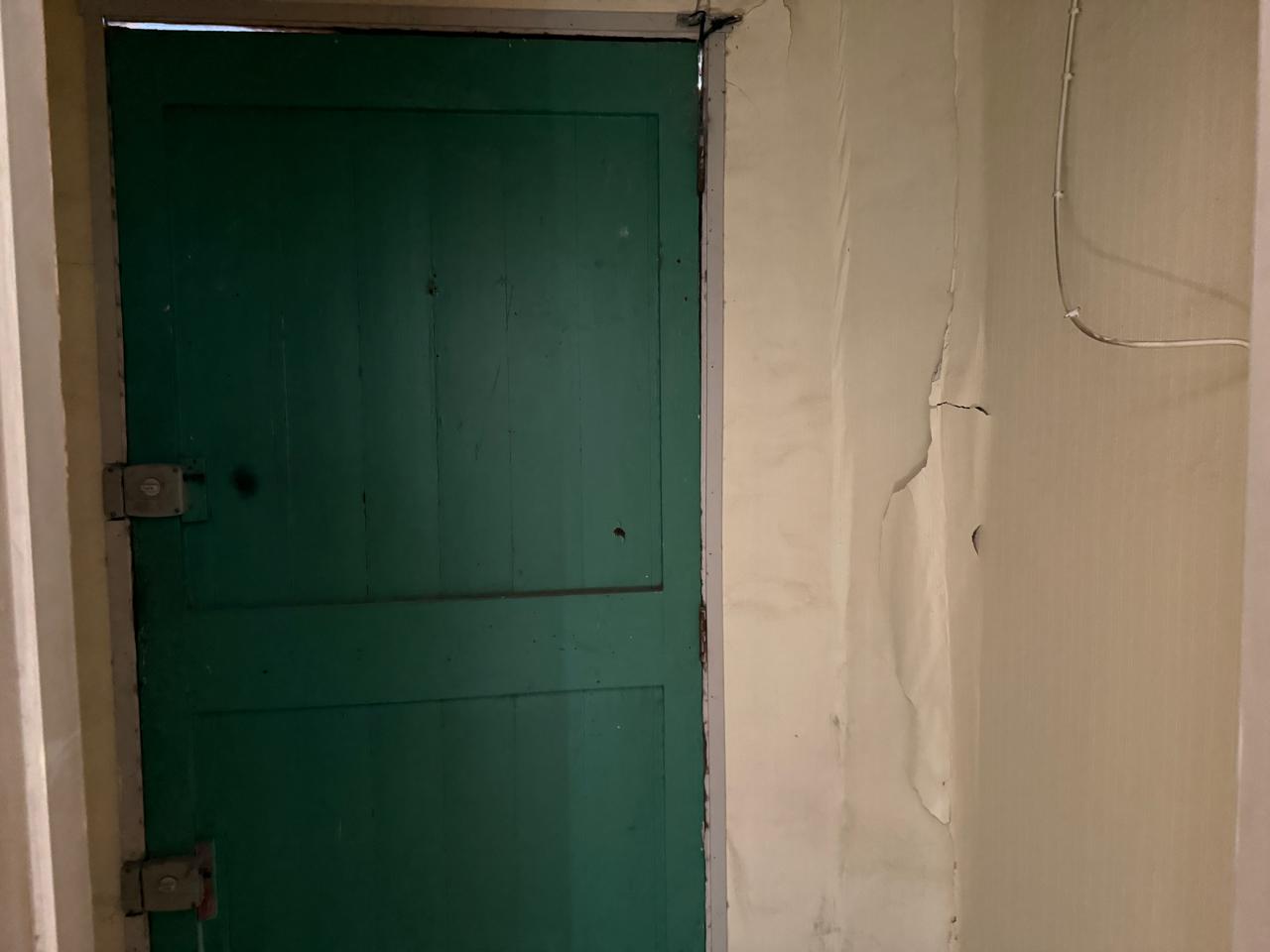 CASA OFICINA CALLE YERBAS BUENAS.-