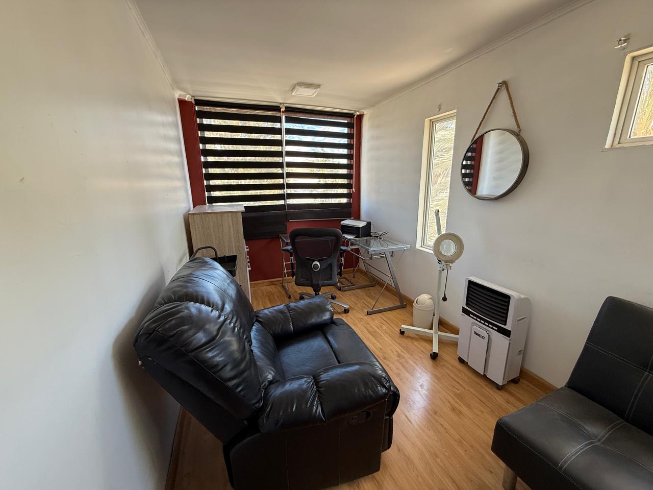 GRAN CASA - CALLE LEONIDAS PEREZ.-