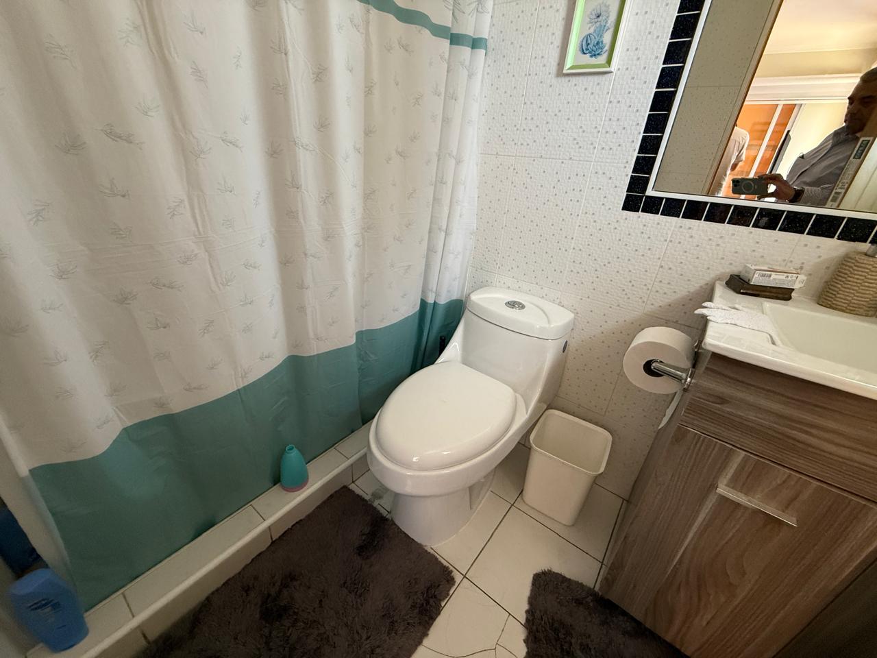 GRAN CASA - CALLE LEONIDAS PEREZ.-