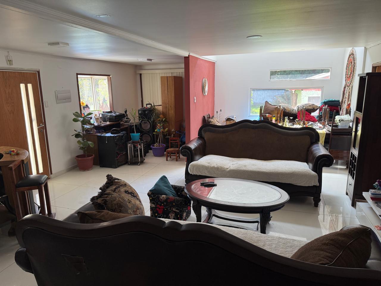 GRAN CASA - CALLE LEONIDAS PEREZ.-