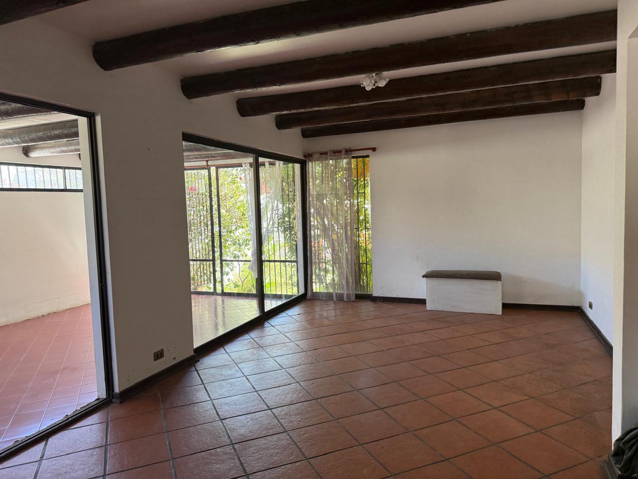 VILLA LAS AMAPOLAS - AMPLIA CASA.-