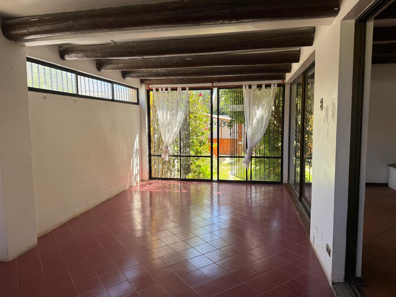 VILLA LAS AMAPOLAS - AMPLIA CASA.-