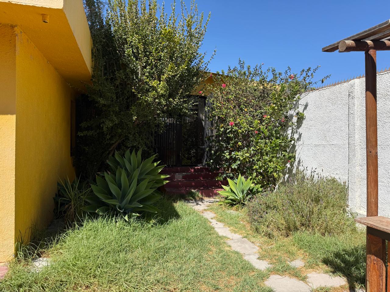 VILLA LAS AMAPOLAS - AMPLIA CASA.-