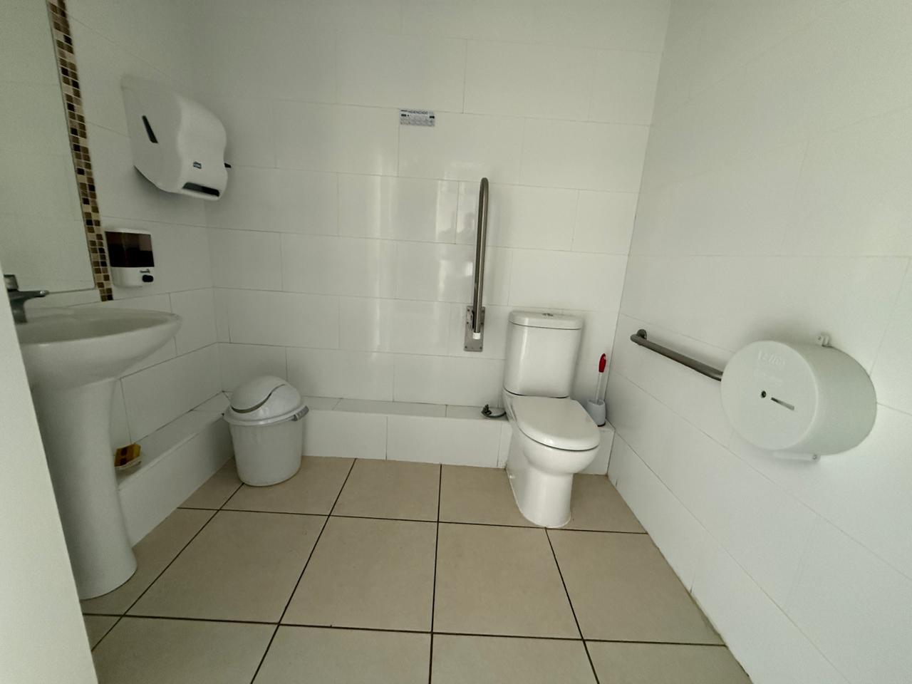 ARRIENDO LOCAL COMERCIAL PLENO CENTRO_PRIMER PISO HOTEL IBIS