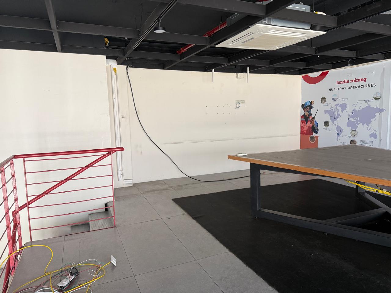 GRAN LOCAL COMERCIAL PLENO CENTRO - PRIMER PISO HOTEL IBIS.-