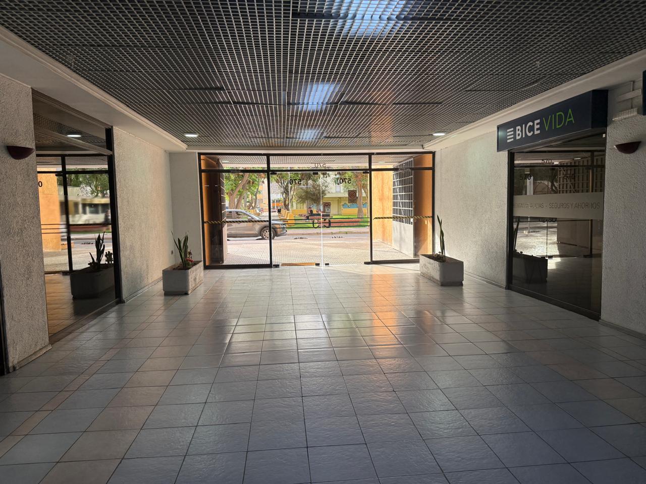 EXCELENTE OFICINA REMODELADA_EDIF. VALLE COPIAPO_219