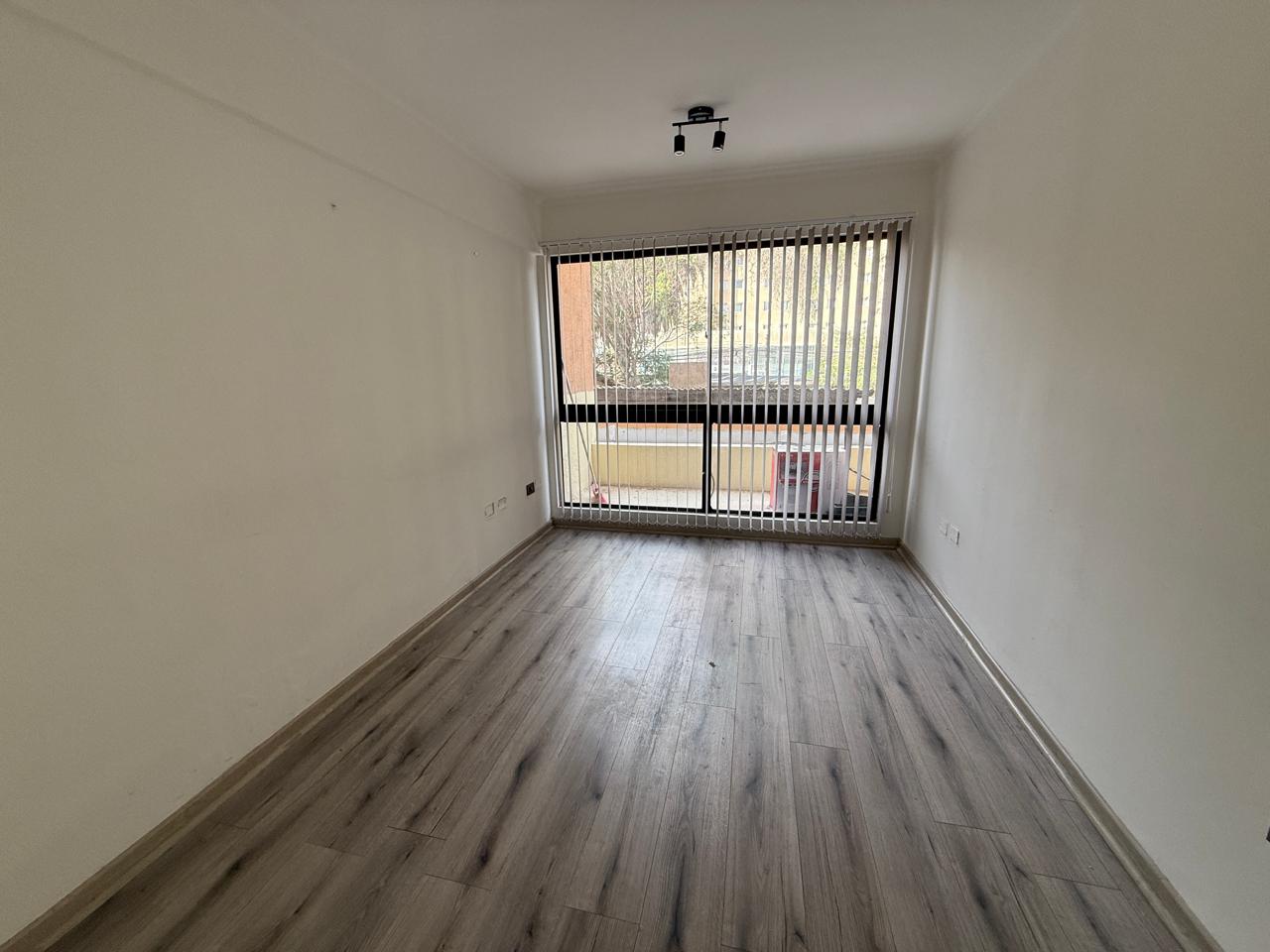 EXCELENTE OFICINA REMODELADA_EDIF. VALLE COPIAPO_219