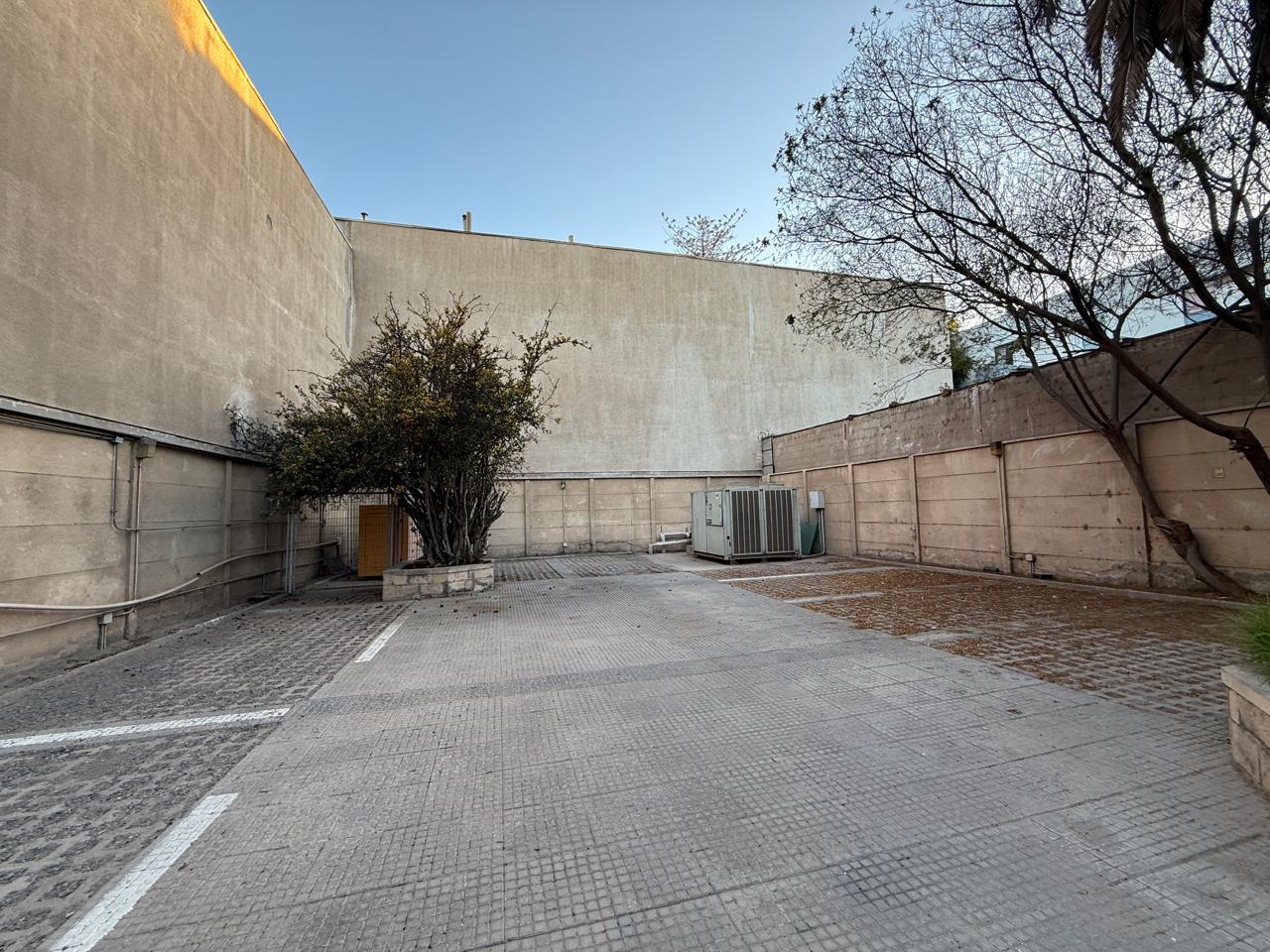 EXCELENTE LOCAL COMERCIAL EX- BANCO - PLENO CENTRO DE COPIAPO.- 